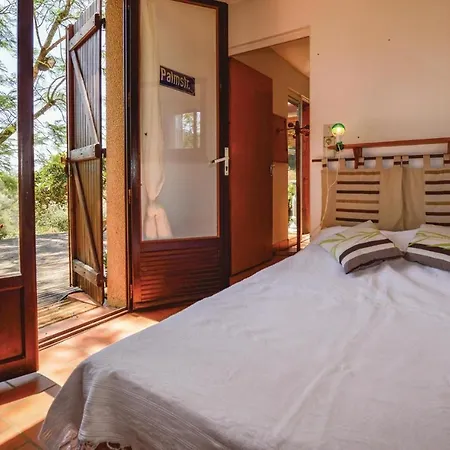 公寓 Awesome In W/ Wifi And 2 Bedrooms